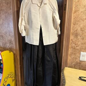 Carolina Herrera Skrit and button down blouse